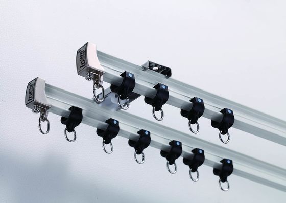 Un bon prix. Facile de nettoyer le rail de rideau Bendable en longueur de 670cm pour la fenêtre en saillie En ligne