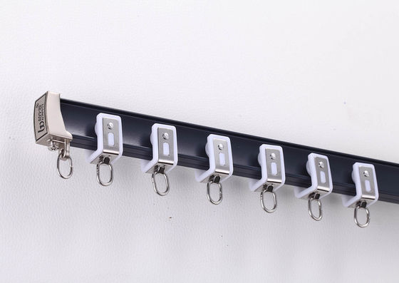 Un bon prix. Bâti flexible silencieux épaissi de plafond de voie de rideau pour l'hôpital En ligne