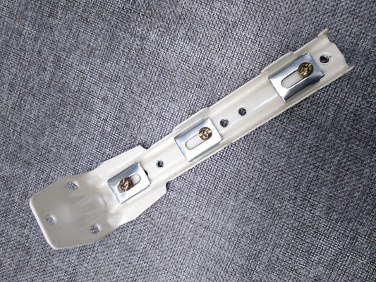 Un bon prix. parenthèse de mur réglable de rideau en 1.8mm de parenthèse en acier de voie pour la traction de rideau En ligne